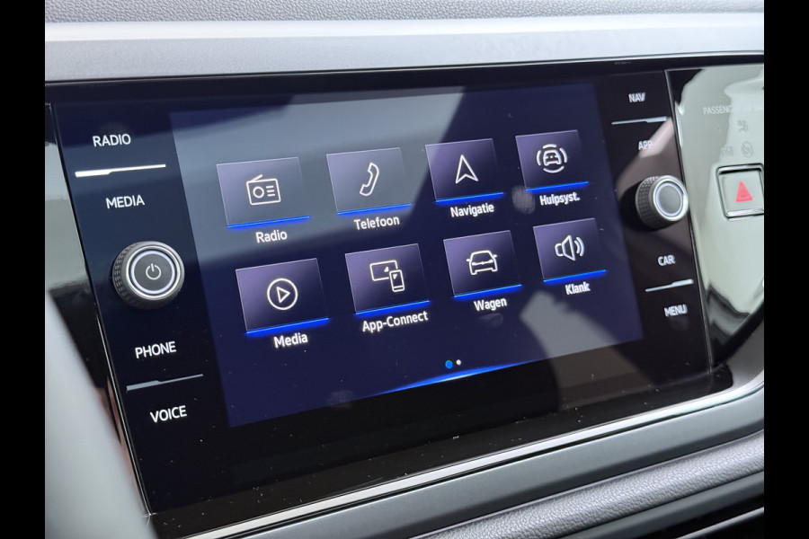 Volkswagen Taigo 1.0TSI Automaat R-Line Panoramadak Camera Adap.Cruise Trekhaak Stoelverwarming Apple Carplay Android Auto Navi Ecc Draadloze telefoonlader Keyless Lmv DAB Bluetooth IQ Light Pdc Isofix Privacy Glas Led Rijstrooksensor 1100KG Trekgewicht