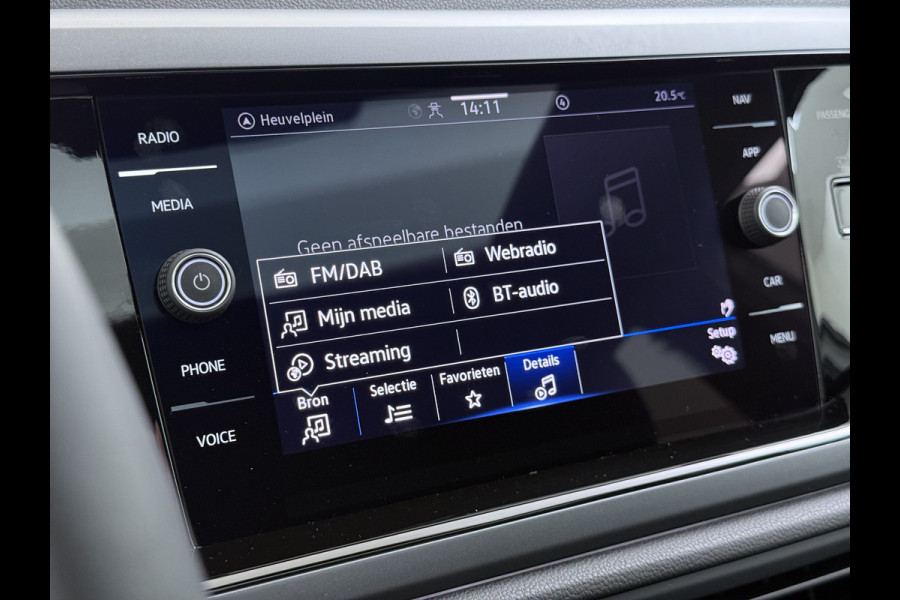 Volkswagen Taigo 1.0TSI Automaat R-Line Panoramadak Camera Adap.Cruise Trekhaak Stoelverwarming Apple Carplay Android Auto Navi Ecc Draadloze telefoonlader Keyless Lmv DAB Bluetooth IQ Light Pdc Isofix Privacy Glas Led Rijstrooksensor 1100KG Trekgewicht