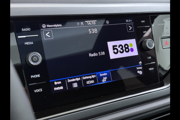 Volkswagen Taigo 1.0TSI Automaat R-Line Panoramadak Camera Adap.Cruise Trekhaak Stoelverwarming Apple Carplay Android Auto Navi Ecc Draadloze telefoonlader Keyless Lmv DAB Bluetooth IQ Light Pdc Isofix Privacy Glas Led Rijstrooksensor 1100KG Trekgewicht