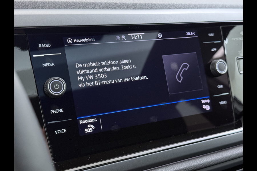 Volkswagen Taigo 1.0TSI Automaat R-Line Panoramadak Camera Adap.Cruise Trekhaak Stoelverwarming Apple Carplay Android Auto Navi Ecc Draadloze telefoonlader Keyless Lmv DAB Bluetooth IQ Light Pdc Isofix Privacy Glas Led Rijstrooksensor 1100KG Trekgewicht