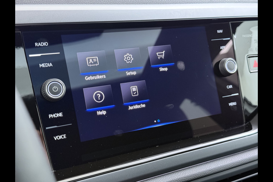 Volkswagen Taigo 1.0TSI Automaat R-Line Panoramadak Camera Adap.Cruise Trekhaak Stoelverwarming Apple Carplay Android Auto Navi Ecc Draadloze telefoonlader Keyless Lmv DAB Bluetooth IQ Light Pdc Isofix Privacy Glas Led Rijstrooksensor 1100KG Trekgewicht