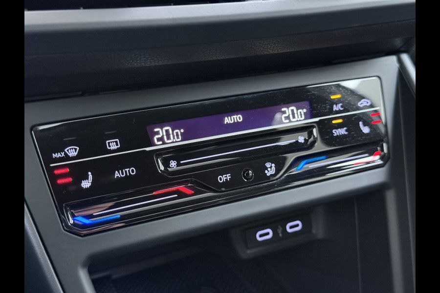 Volkswagen Taigo 1.0TSI Automaat R-Line Panoramadak Camera Adap.Cruise Trekhaak Stoelverwarming Apple Carplay Android Auto Navi Ecc Draadloze telefoonlader Keyless Lmv DAB Bluetooth IQ Light Pdc Isofix Privacy Glas Led Rijstrooksensor 1100KG Trekgewicht