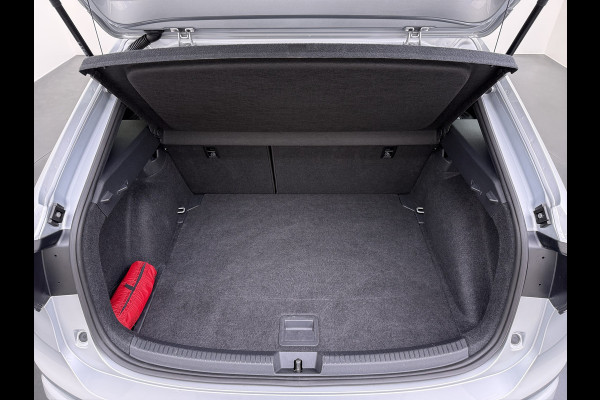 Volkswagen Taigo 1.0TSI Automaat R-Line Panoramadak Camera Adap.Cruise Trekhaak Stoelverwarming Apple Carplay Android Auto Navi Ecc Draadloze telefoonlader Keyless Lmv DAB Bluetooth IQ Light Pdc Isofix Privacy Glas Led Rijstrooksensor 1100KG Trekgewicht