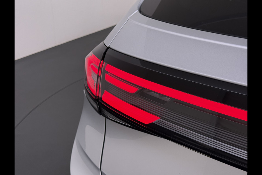 Volkswagen Taigo 1.0TSI Automaat R-Line Panoramadak Camera Adap.Cruise Trekhaak Stoelverwarming Apple Carplay Android Auto Navi Ecc Draadloze telefoonlader Keyless Lmv DAB Bluetooth IQ Light Pdc Isofix Privacy Glas Led Rijstrooksensor 1100KG Trekgewicht