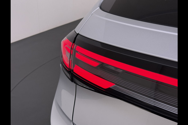 Volkswagen Taigo 1.0TSI Automaat R-Line Panoramadak Camera Adap.Cruise Trekhaak Stoelverwarming Apple Carplay Android Auto Navi Ecc Draadloze telefoonlader Keyless Lmv DAB Bluetooth IQ Light Pdc Isofix Privacy Glas Led Rijstrooksensor 1100KG Trekgewicht