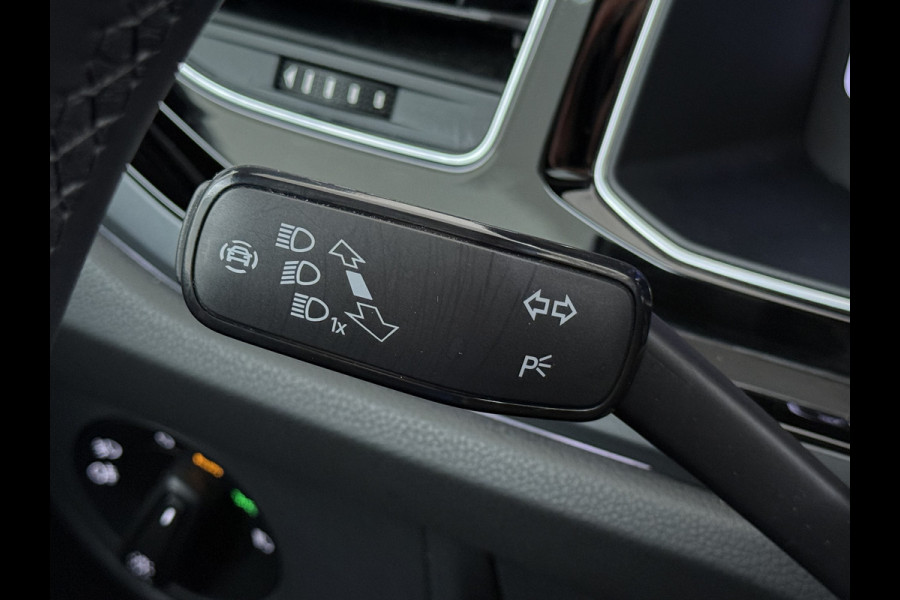 Volkswagen Taigo 1.0TSI Automaat R-Line Panoramadak Camera Adap.Cruise Trekhaak Stoelverwarming Apple Carplay Android Auto Navi Ecc Draadloze telefoonlader Keyless Lmv DAB Bluetooth IQ Light Pdc Isofix Privacy Glas Led Rijstrooksensor 1100KG Trekgewicht
