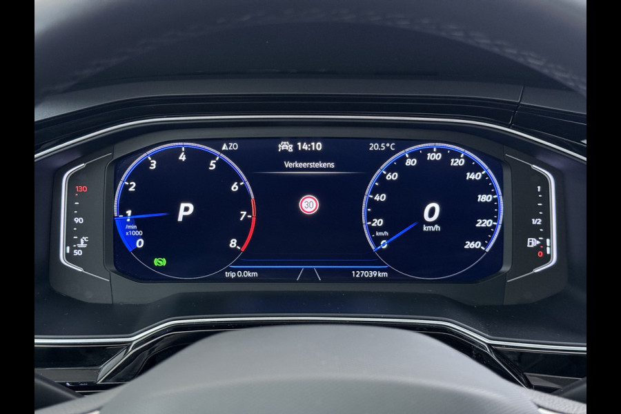 Volkswagen Taigo 1.0TSI Automaat R-Line Panoramadak Camera Adap.Cruise Trekhaak Stoelverwarming Apple Carplay Android Auto Navi Ecc Draadloze telefoonlader Keyless Lmv DAB Bluetooth IQ Light Pdc Isofix Privacy Glas Led Rijstrooksensor 1100KG Trekgewicht
