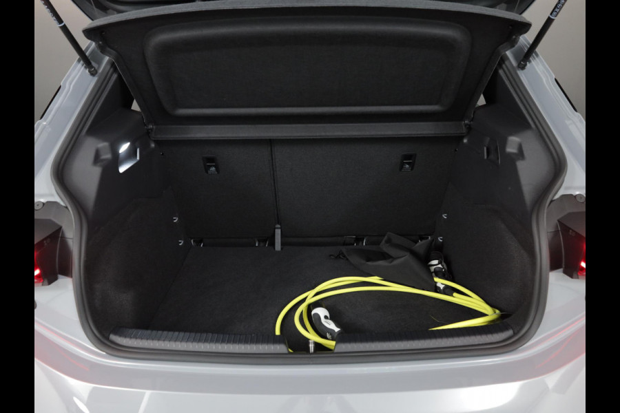 CUPRA Born Essential 62 kWh 204 pk | Private lease vanaf €612 | Navigatie via App | Parkeersensoren | Autom. airco | Lichtmetalen velgen 18" |