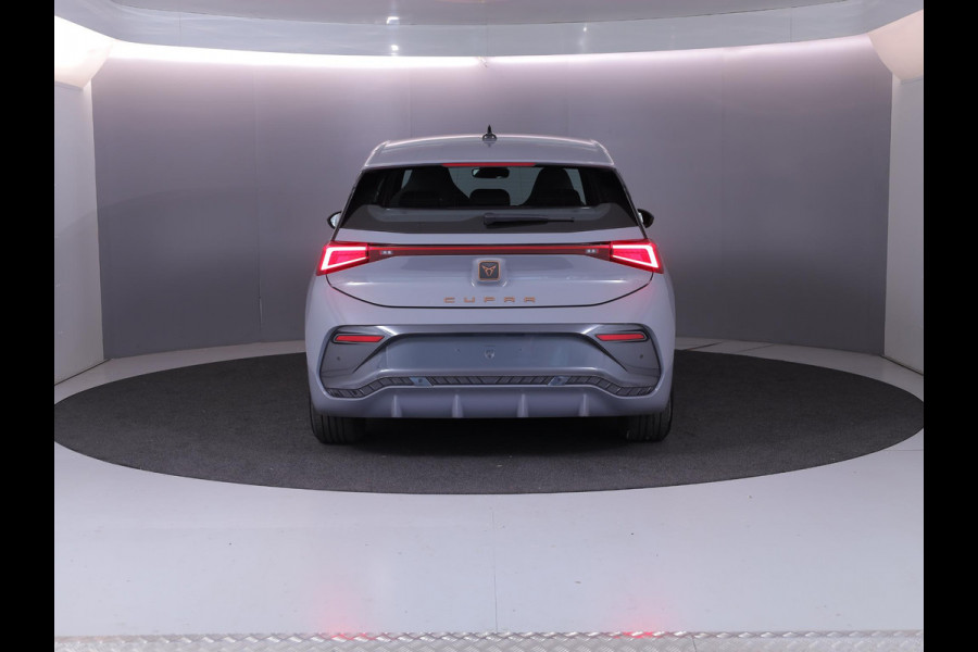 CUPRA Born Essential 62 kWh 204 pk | Private lease vanaf €612 | Navigatie via App | Parkeersensoren | Autom. airco | Lichtmetalen velgen 18" |