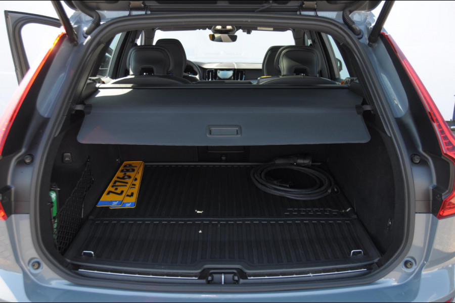 Volvo XC60 T8 455PK Automaat AWD Polestar Engineered / Google infotaiment / Adaptieve cruise control / BLIS/ Panoramamisch schuif-kanteldak / Stoel- en stuurwielverwarming / Apple Carplay / Head-up display / Gelamineerde ramen / 22"Velgen / Harman Kardon audio /