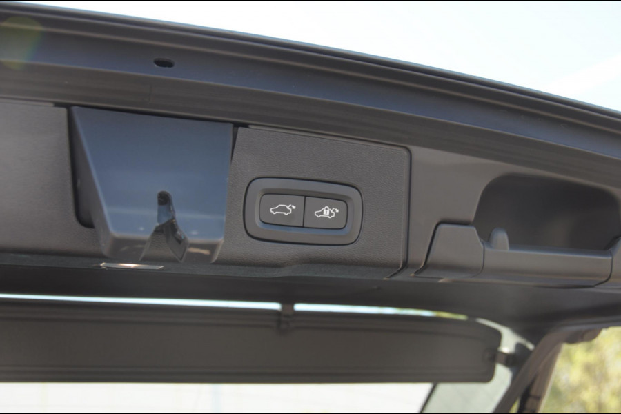 Volvo XC60 T8 455PK Automaat AWD Polestar Engineered / Google infotaiment / Adaptieve cruise control / BLIS/ Panoramamisch schuif-kanteldak / Stoel- en stuurwielverwarming / Apple Carplay / Head-up display / Gelamineerde ramen / 22"Velgen / Harman Kardon audio /
