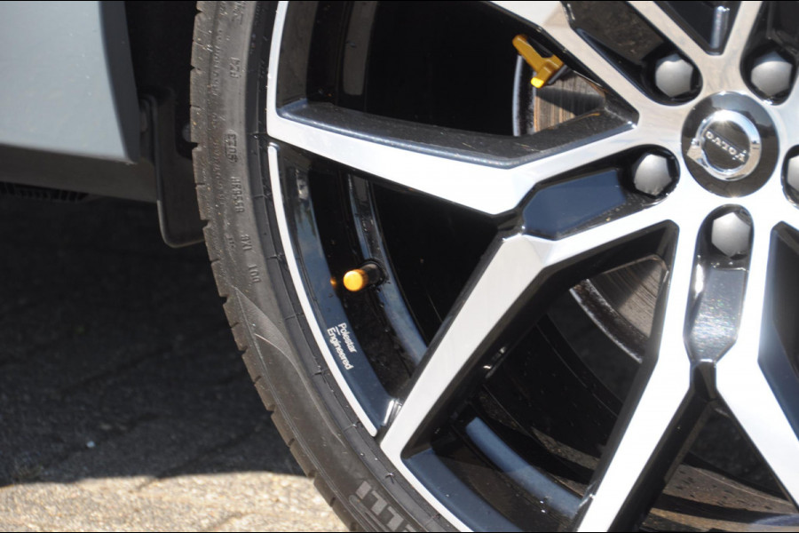 Volvo XC60 T8 455PK Automaat AWD Polestar Engineered / Google infotaiment / Adaptieve cruise control / BLIS/ Panoramamisch schuif-kanteldak / Stoel- en stuurwielverwarming / Apple Carplay / Head-up display / Gelamineerde ramen / 22"Velgen / Harman Kardon audio /