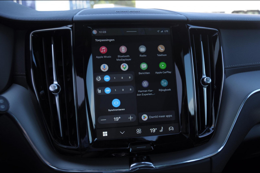 Volvo XC60 T8 455PK Automaat AWD Polestar Engineered / Google infotaiment / Adaptieve cruise control / BLIS/ Panoramamisch schuif-kanteldak / Stoel- en stuurwielverwarming / Apple Carplay / Head-up display / Gelamineerde ramen / 22"Velgen / Harman Kardon audio /