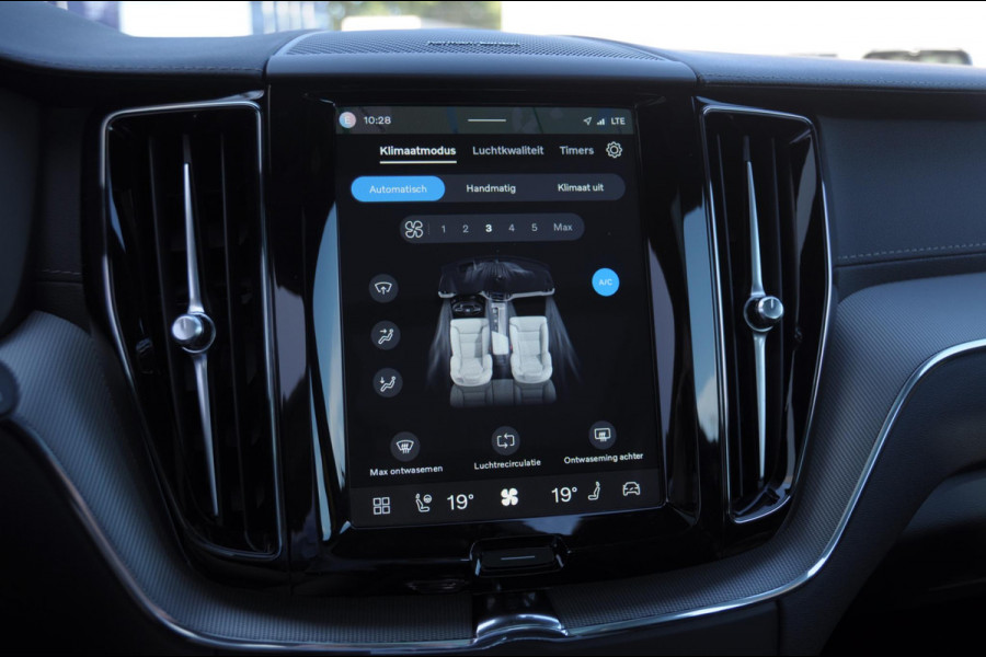 Volvo XC60 T8 455PK Automaat AWD Polestar Engineered / Google infotaiment / Adaptieve cruise control / BLIS/ Panoramamisch schuif-kanteldak / Stoel- en stuurwielverwarming / Apple Carplay / Head-up display / Gelamineerde ramen / 22"Velgen / Harman Kardon audio /