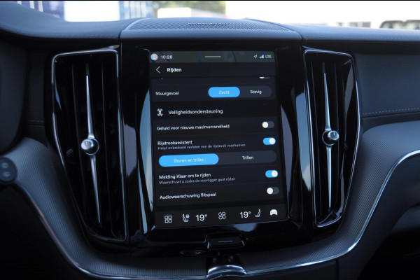 Volvo XC60 T8 455PK Automaat AWD Polestar Engineered / Google infotaiment / Adaptieve cruise control / BLIS/ Panoramamisch schuif-kanteldak / Stoel- en stuurwielverwarming / Apple Carplay / Head-up display / Gelamineerde ramen / 22"Velgen / Harman Kardon audio /