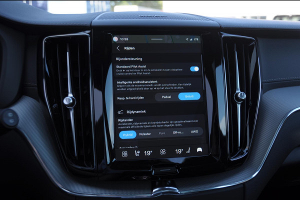 Volvo XC60 T8 455PK Automaat AWD Polestar Engineered / Google infotaiment / Adaptieve cruise control / BLIS/ Panoramamisch schuif-kanteldak / Stoel- en stuurwielverwarming / Apple Carplay / Head-up display / Gelamineerde ramen / 22"Velgen / Harman Kardon audio /