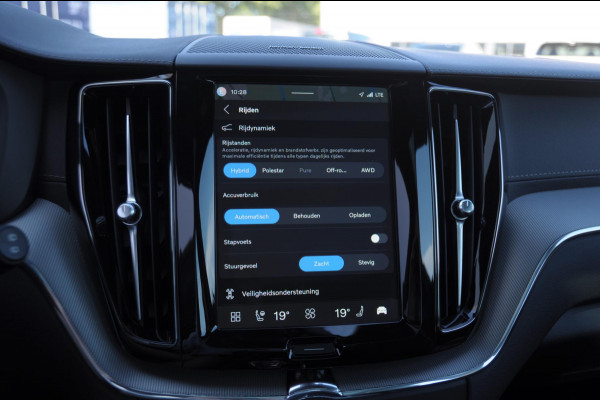 Volvo XC60 T8 455PK Automaat AWD Polestar Engineered / Google infotaiment / Adaptieve cruise control / BLIS/ Panoramamisch schuif-kanteldak / Stoel- en stuurwielverwarming / Apple Carplay / Head-up display / Gelamineerde ramen / 22"Velgen / Harman Kardon audio /
