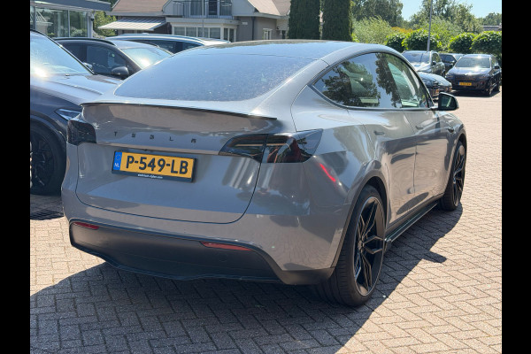 Tesla Model Y Long Range AWD 75 kWh / Autopilot / Panoramadak / Camera / 20'' / Keyless / Leder / Dodehoek / Navigatie / Stoelverwarming