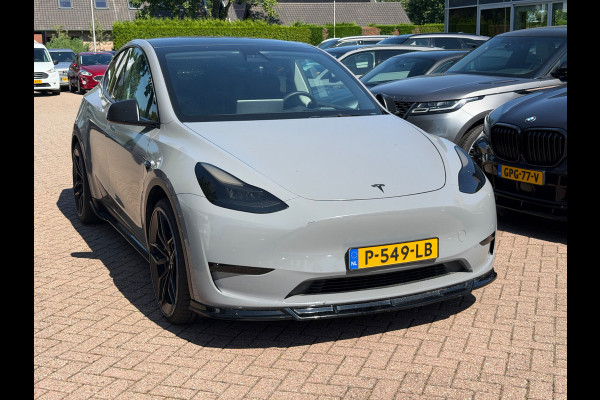 Tesla Model Y Long Range AWD 75 kWh / Autopilot / Panoramadak / Camera / 20'' / Keyless / Leder / Dodehoek / Navigatie / Stoelverwarming