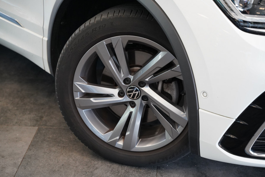 Volkswagen Tiguan 1.4 TSI eHybrid R-Line Business Panoramadak Leder ACC PDC Memory Stoelen 24 Maanden garantie* (Vraag naar de voorwaarden)