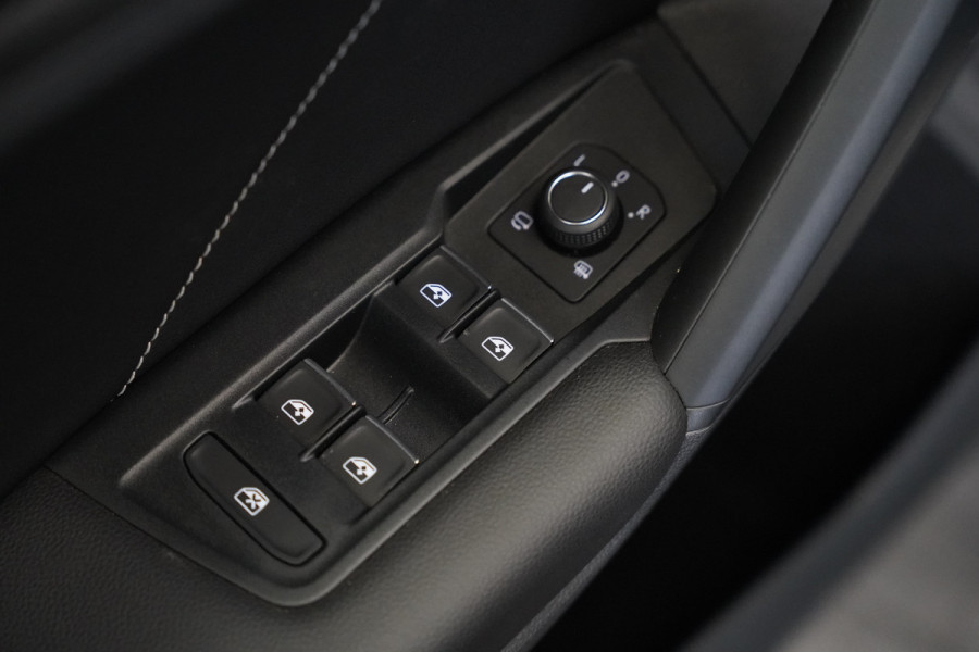 Volkswagen Tiguan 1.4 TSI eHybrid R-Line Business Panoramadak Leder ACC PDC Memory Stoelen 24 Maanden garantie* (Vraag naar de voorwaarden)