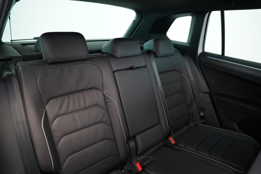 Volkswagen Tiguan 1.4 TSI eHybrid R-Line Business Panoramadak Leder ACC PDC Memory Stoelen 24 Maanden garantie* (Vraag naar de voorwaarden)