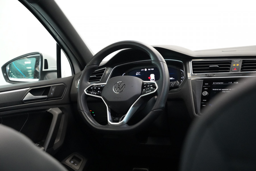 Volkswagen Tiguan 1.4 TSI eHybrid R-Line Business Panoramadak Leder ACC PDC Memory Stoelen 24 Maanden garantie* (Vraag naar de voorwaarden)