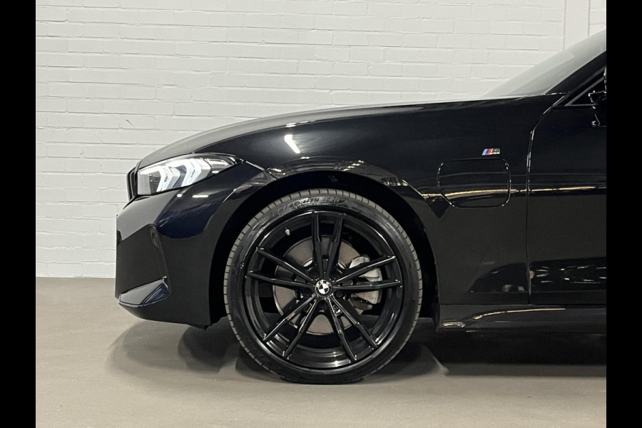 BMW 3-serie 330e M Sport | Open dak | Adapt. cruise | Trekhaak | Head-up | Stoelverwarming | Sfeerverlichting | Carplay | Leder