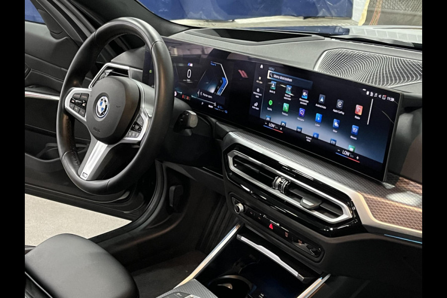 BMW 3-serie 330e M Sport | Open dak | Adapt. cruise | Trekhaak | Head-up | Stoelverwarming | Sfeerverlichting | Carplay | Leder