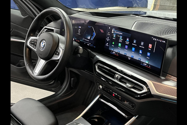 BMW 3-serie 330e M Sport | Open dak | Adapt. cruise | Trekhaak | Head-up | Stoelverwarming | Sfeerverlichting | Carplay | Leder