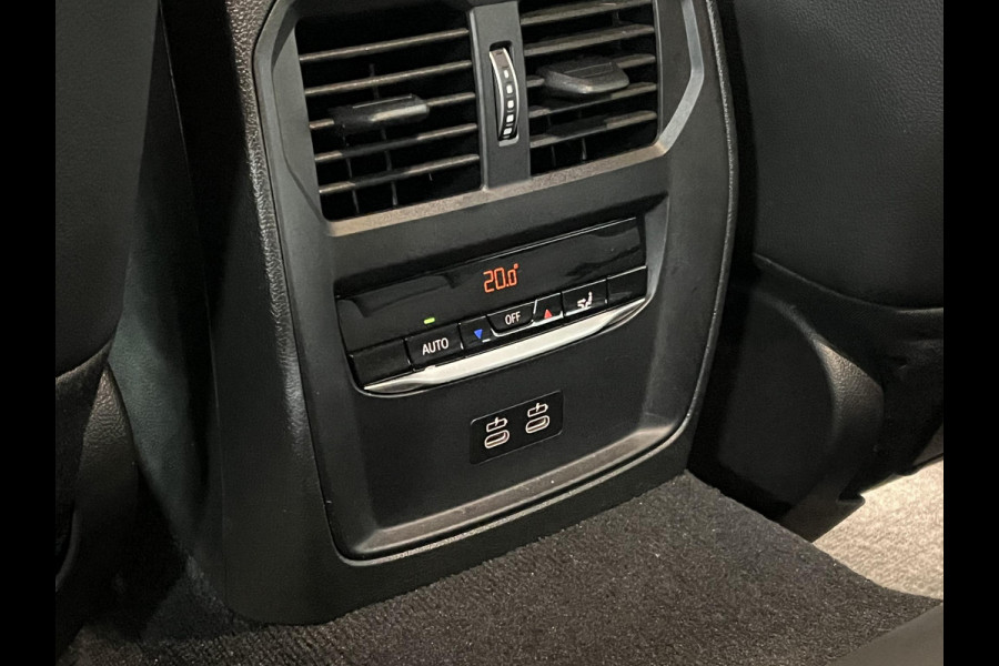 BMW 3-serie 330e M Sport | Open dak | Adapt. cruise | Trekhaak | Head-up | Stoelverwarming | Sfeerverlichting | Carplay | Leder