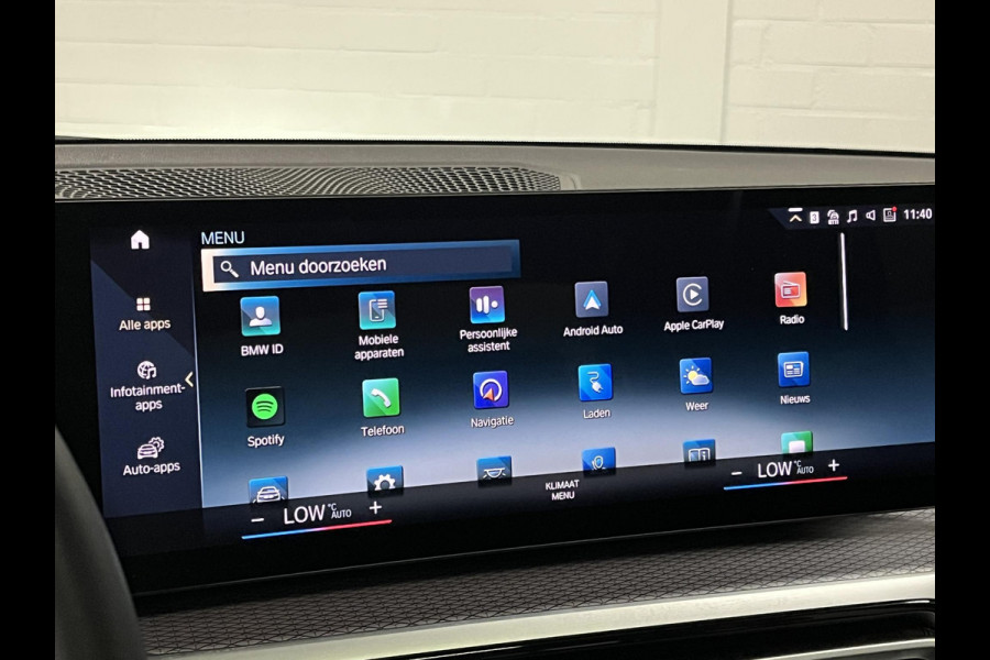 BMW 3-serie 330e M Sport | Open dak | Adapt. cruise | Trekhaak | Head-up | Stoelverwarming | Sfeerverlichting | Carplay | Leder