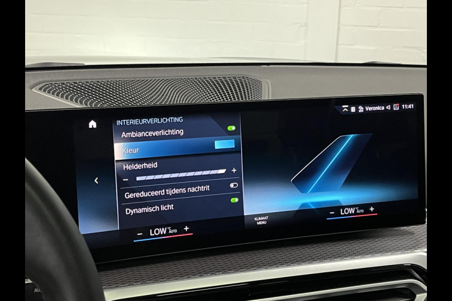 BMW 3-serie 330e M Sport | Open dak | Adapt. cruise | Trekhaak | Head-up | Stoelverwarming | Sfeerverlichting | Carplay | Leder