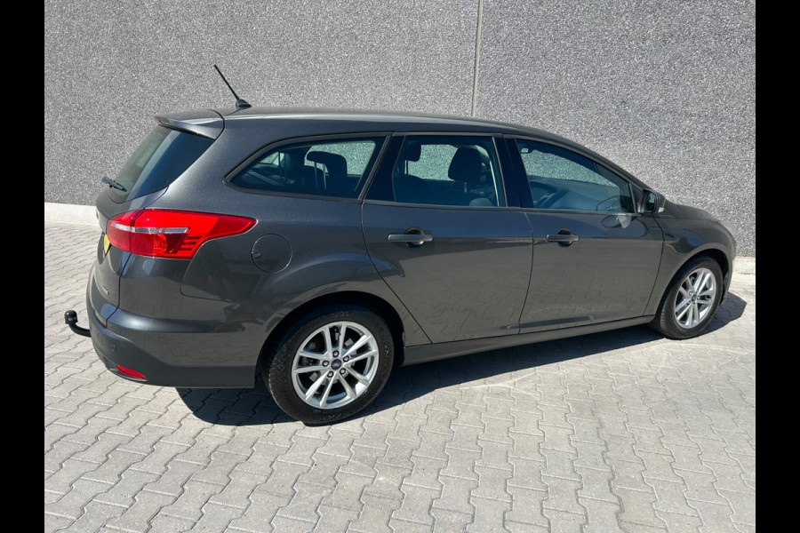 Ford FOCUS Wagon 1.0 Lease Edition | CARPLAY | TREKHAAK | NAVI | BLUETOOTH | CC | PDC | APK T/M 7-6-2027 | NW DISTRIBUTIE | TOPPER