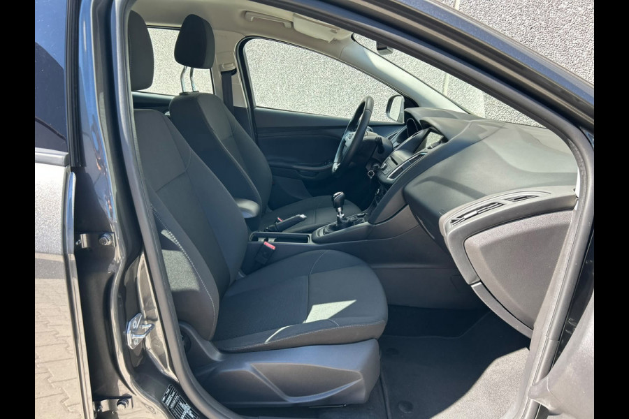 Ford FOCUS Wagon 1.0 Lease Edition | CARPLAY | TREKHAAK | NAVI | BLUETOOTH | CC | PDC | APK T/M 7-6-2027 | NW DISTRIBUTIE | TOPPER