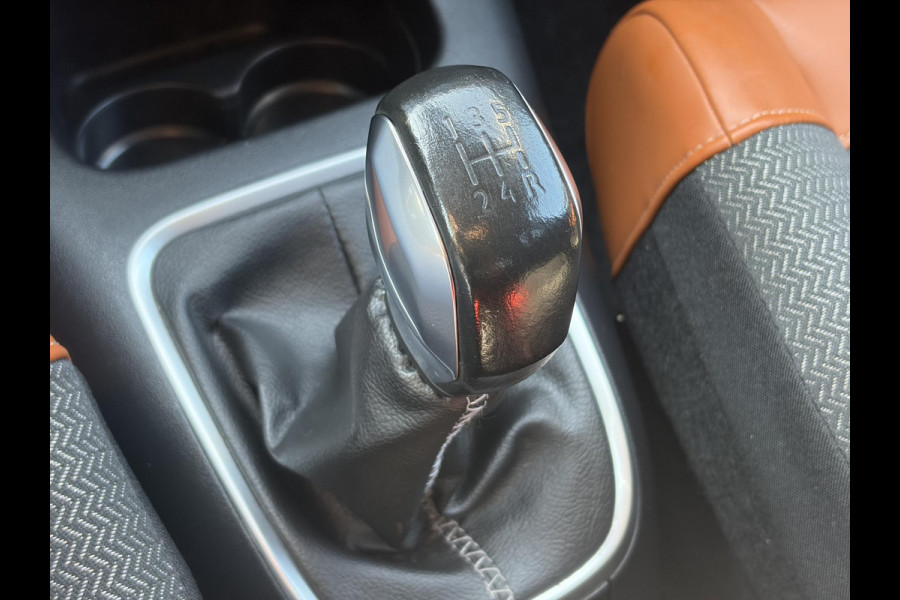 Citroën C3 1.2 PureTech Shine Nieuwe D-riem,Camera,Navi,Clima,Cruise,Lm velgen,Pdc,Rijstrooksensor,Halfleder,Dealer Onderhouden,N.A.P,Apk tot 06-2027