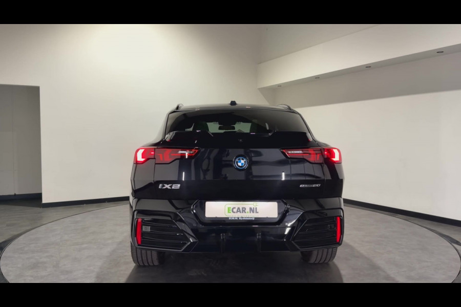 BMW iX2 eDrive20 67 kWh M Sport Edition | Panoramadak | Leder | Premiumpakket | ACC | LED adaptief  | M Sport Pro