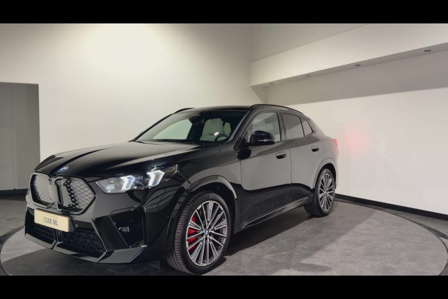 BMW iX2 eDrive20 67 kWh M Sport Edition | Panoramadak | Leder | Premiumpakket | ACC | LED adaptief  | M Sport Pro