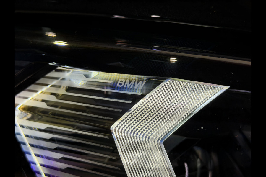 BMW iX2 eDrive20 67 kWh M Sport Edition | Panoramadak | Leder | Premiumpakket | ACC | LED adaptief  | M Sport Pro