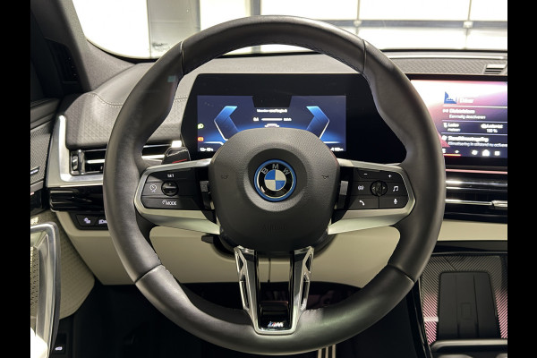 BMW iX2 eDrive20 67 kWh M Sport Edition | Panoramadak | Leder | Premiumpakket | ACC | LED adaptief  | M Sport Pro