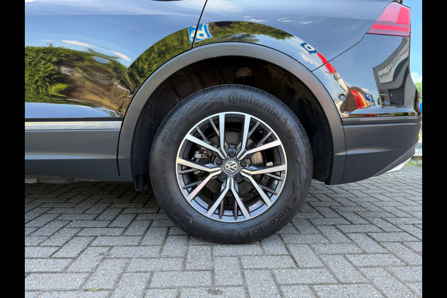 Volkswagen Tiguan Allspace 1.5 TSI Comfortline Business 7p. - Automaat - Pano/Schuifdak - Leder - Navi - Org.NL