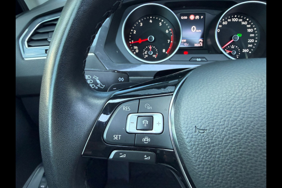 Volkswagen Tiguan Allspace 1.5 TSI Comfortline Business 7p. - Automaat - Pano/Schuifdak - Leder - Navi - Org.NL