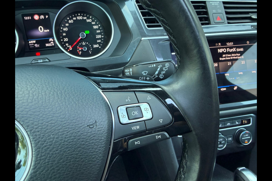 Volkswagen Tiguan Allspace 1.5 TSI Comfortline Business 7p. - Automaat - Pano/Schuifdak - Leder - Navi - Org.NL