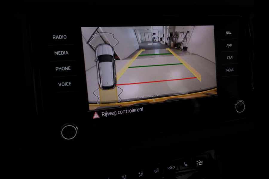 Škoda Kodiaq 1.5 TSI Sportline Business 150 pk Automaat | Navigatie | Parkeersensoren | Achteruitrijcamera | Adaptieve cruise control | Elektr. achterklep | Autom. airco (3 zones) | Keyless |