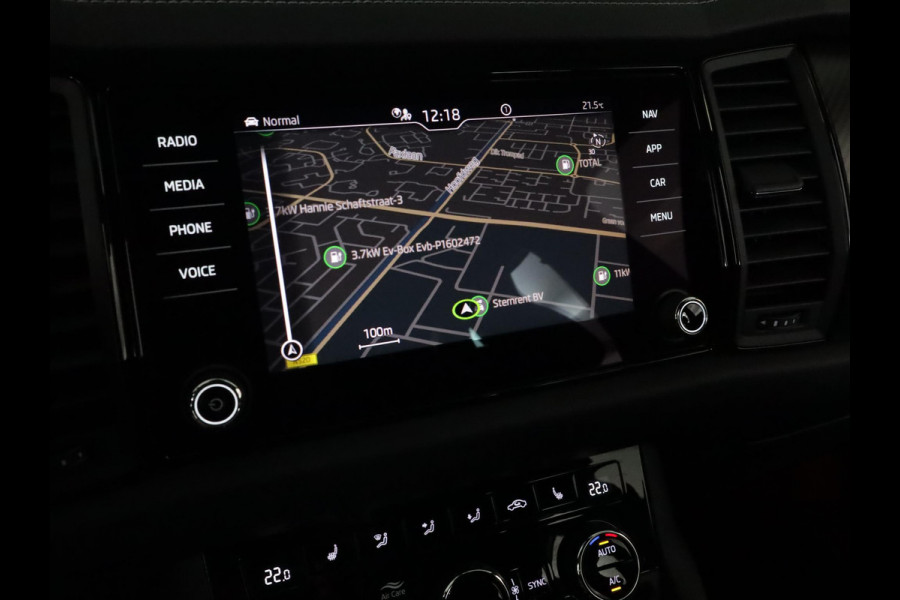 Škoda Kodiaq 1.5 TSI Sportline Business 150 pk Automaat | Navigatie | Parkeersensoren | Achteruitrijcamera | Adaptieve cruise control | Elektr. achterklep | Autom. airco (3 zones) | Keyless |