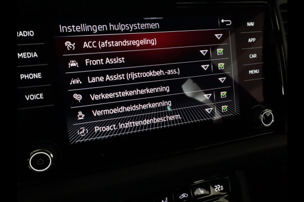 Škoda Kodiaq 1.5 TSI Sportline Business 150 pk Automaat | Navigatie | Parkeersensoren | Achteruitrijcamera | Adaptieve cruise control | Elektr. achterklep | Autom. airco (3 zones) | Keyless |