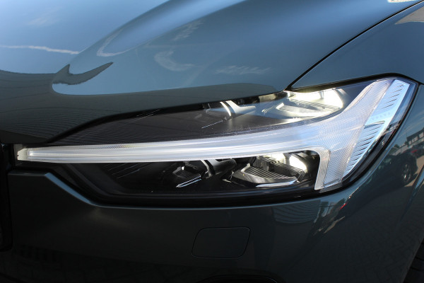 Volvo XC60 2.0 T6 PHEV Plus Dark | Facelift | H&K | Trekhaak | 360 | Panoramadak | Leder
