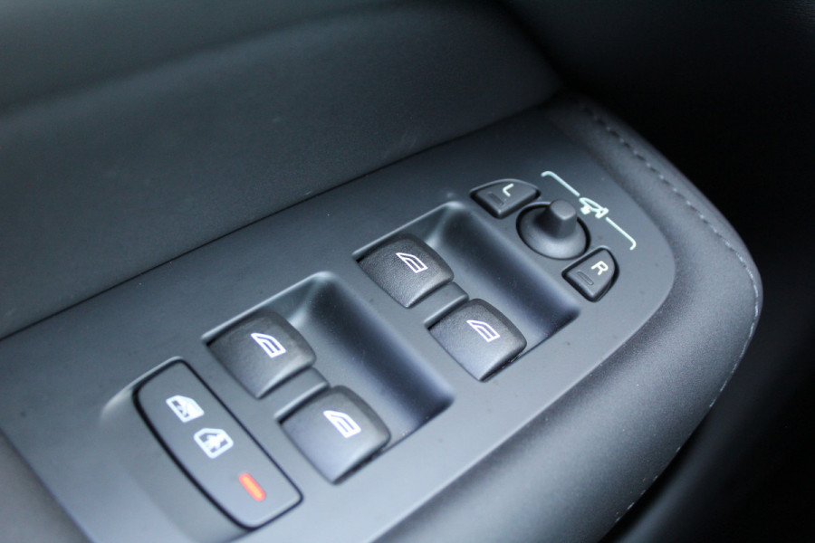 Volvo XC60 2.0 T6 PHEV Plus Dark | Facelift | H&K | Trekhaak | 360 | Panoramadak | Leder
