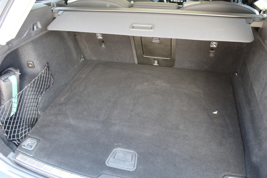 Volvo XC60 2.0 T6 PHEV Plus Dark | Facelift | H&K | Trekhaak | 360 | Panoramadak | Leder
