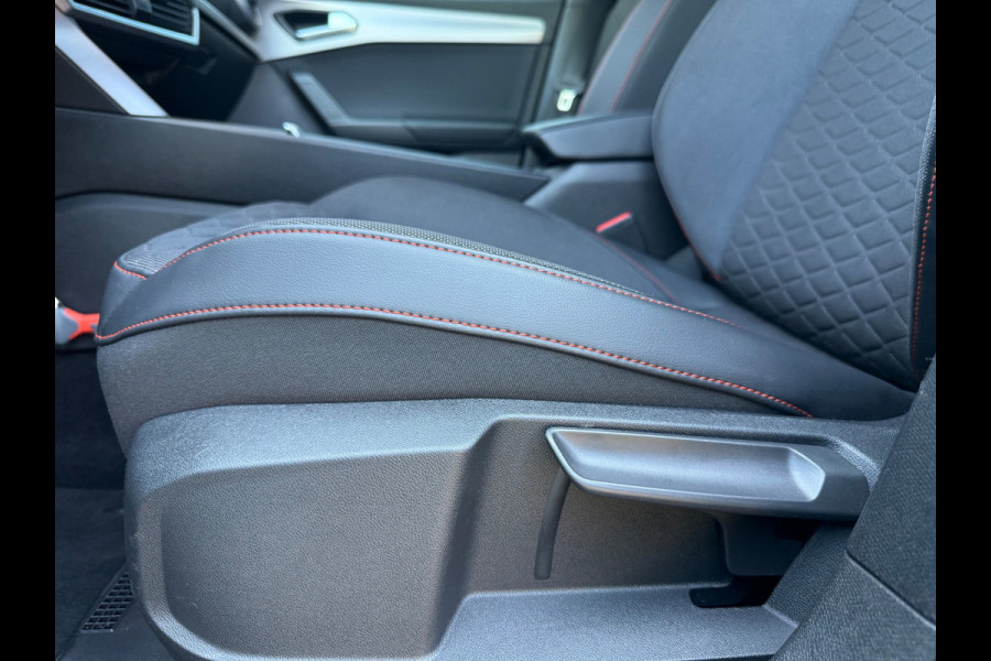 Seat Leon Sportstourer 1.0 eTSI FR Business Intense - Automaat - Navi - Climate - Parkeerhulp - Org.NL